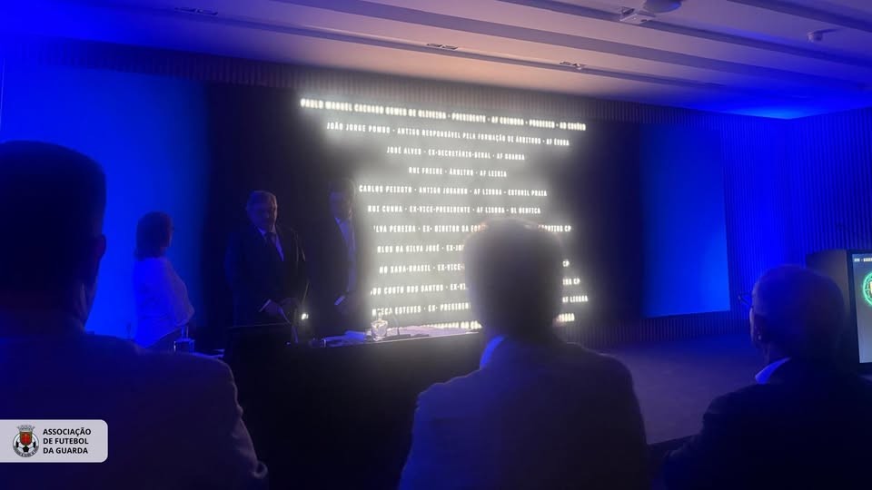 Paulo Oliveira homenageado na AG da FPF