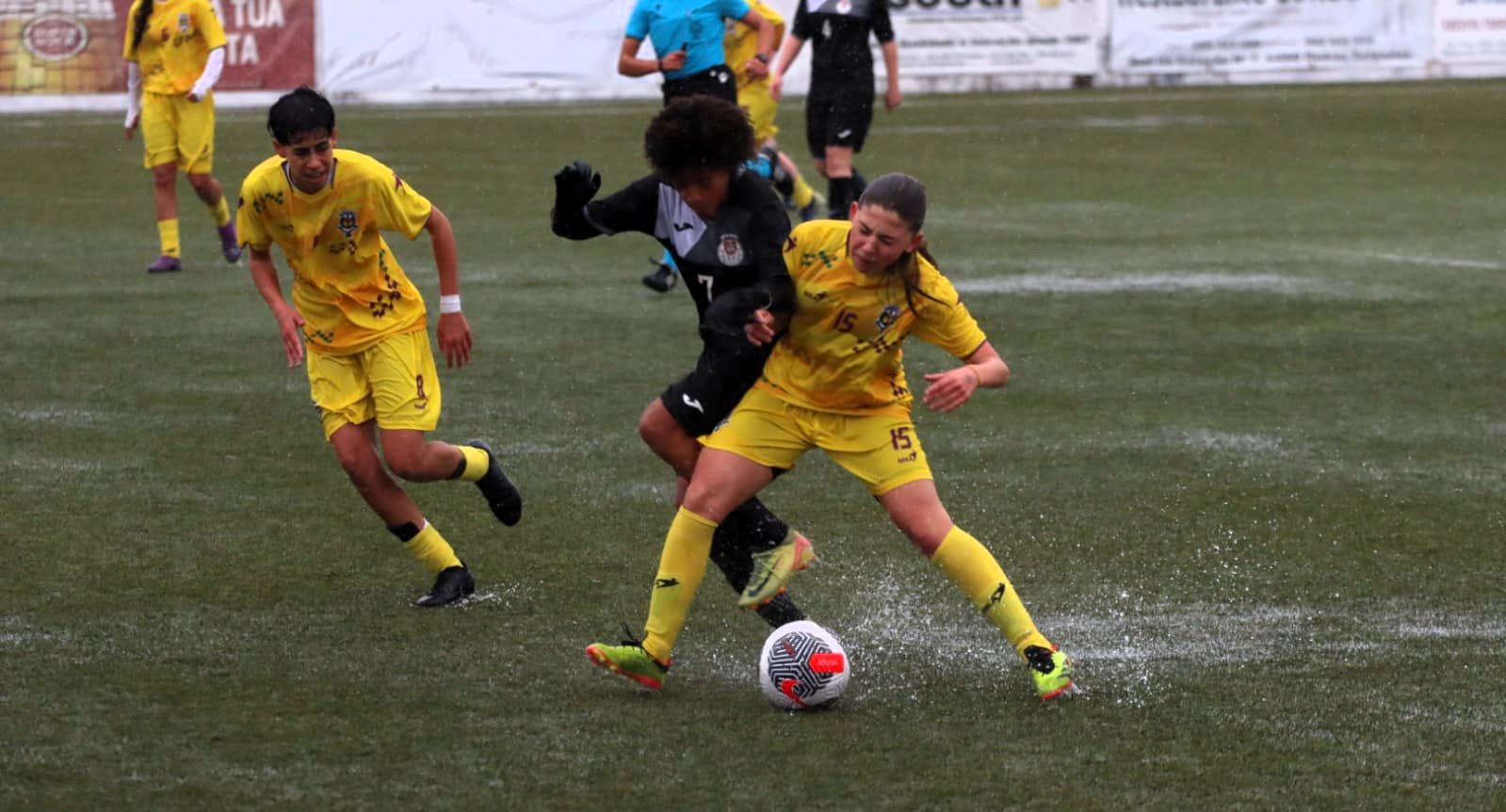 Seleção Sub 16 feminina avança para as meias-finais