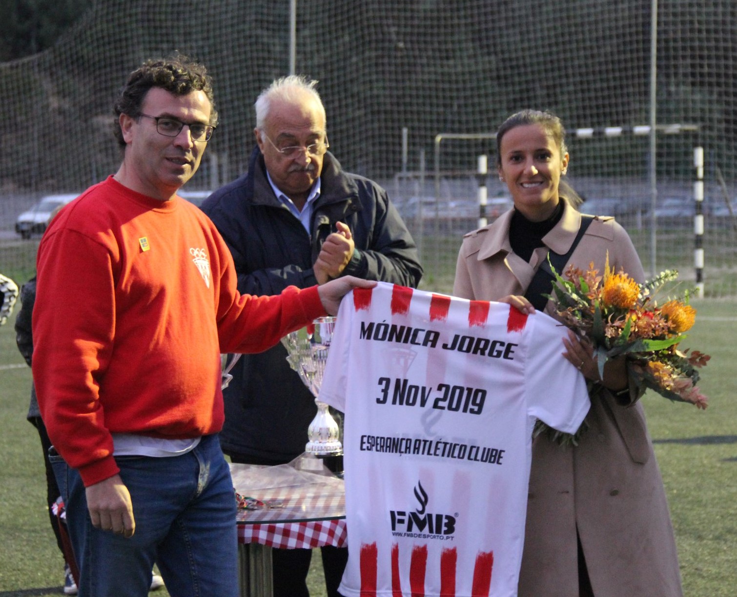Torneio Mónica Jorge promove futebol feminino